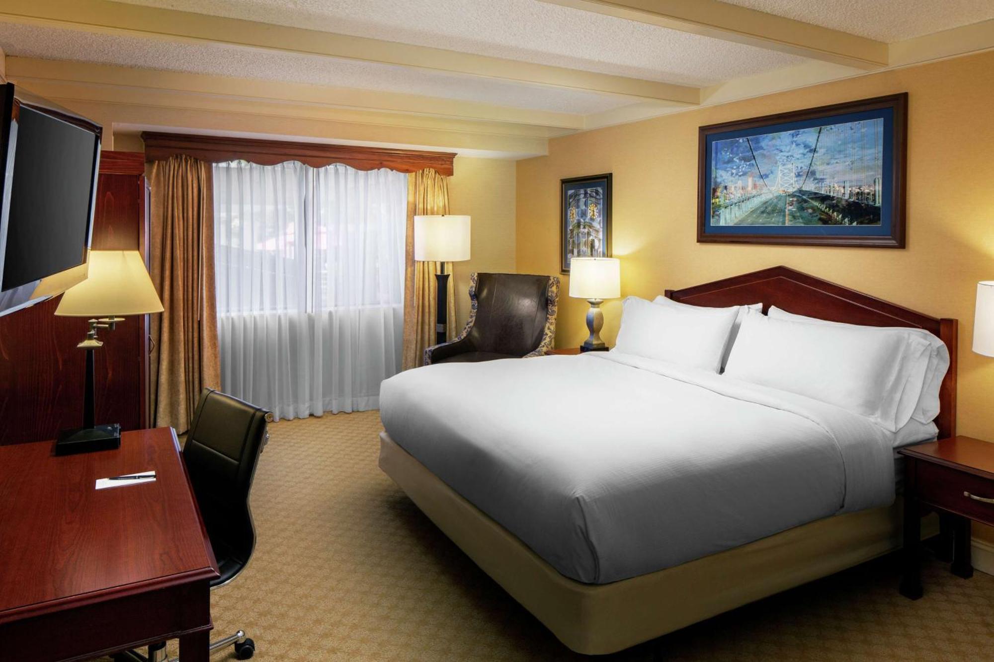 King Room with Accessible Tub - Mobility and Hearing Access